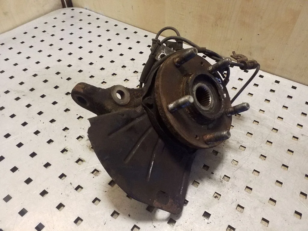 Front wheel hub – right
