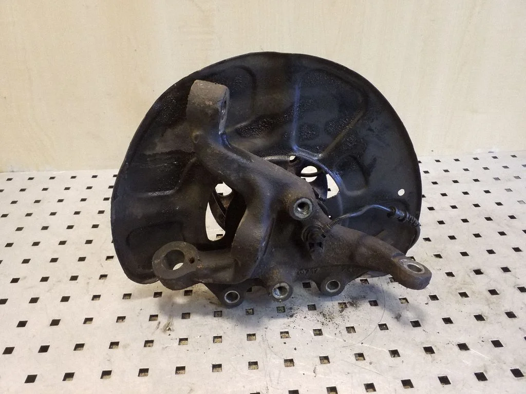 Front wheel hub – right
