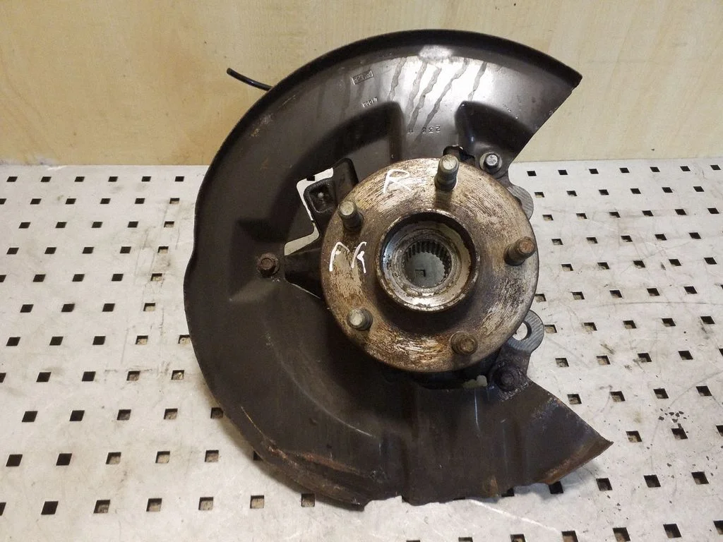 Front wheel hub – right