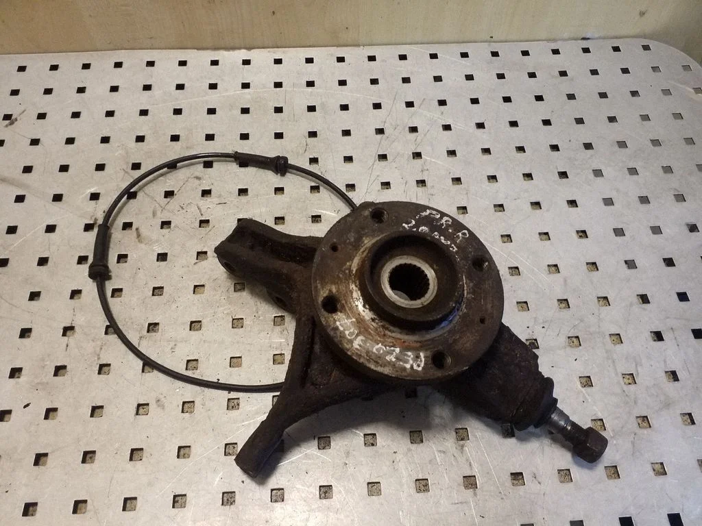 Front wheel hub – right