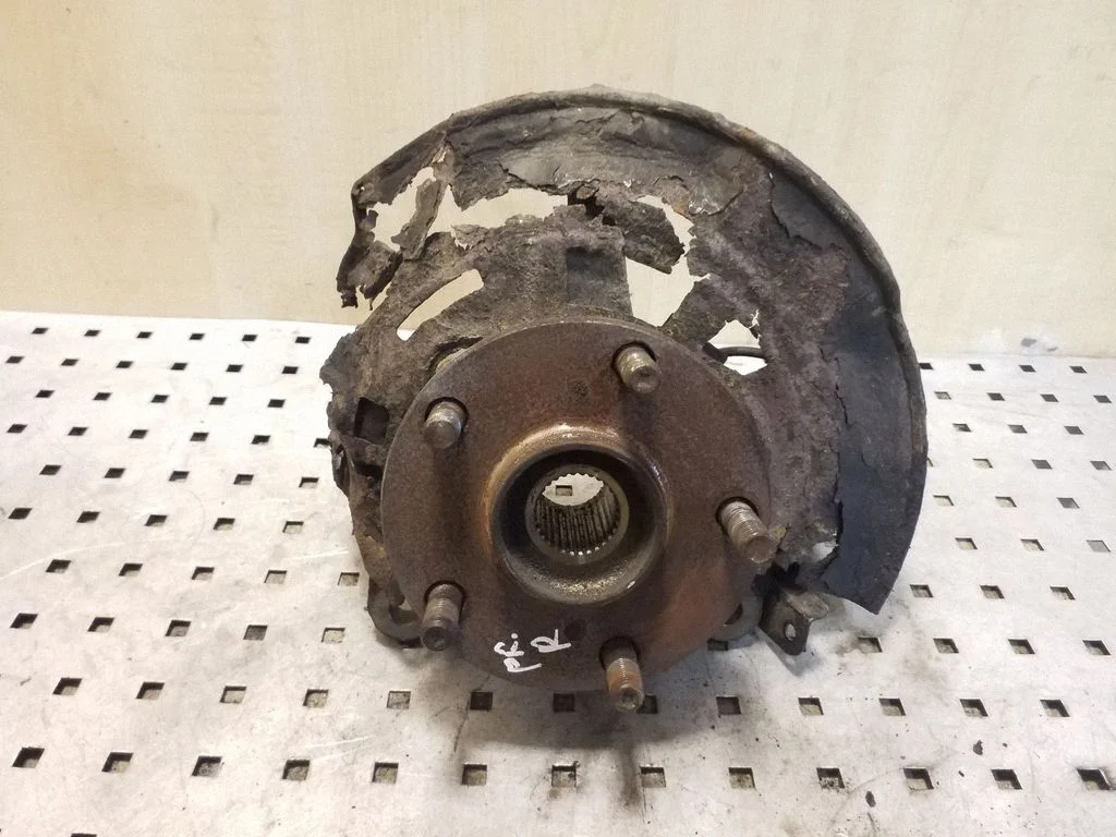 Front wheel hub – right
