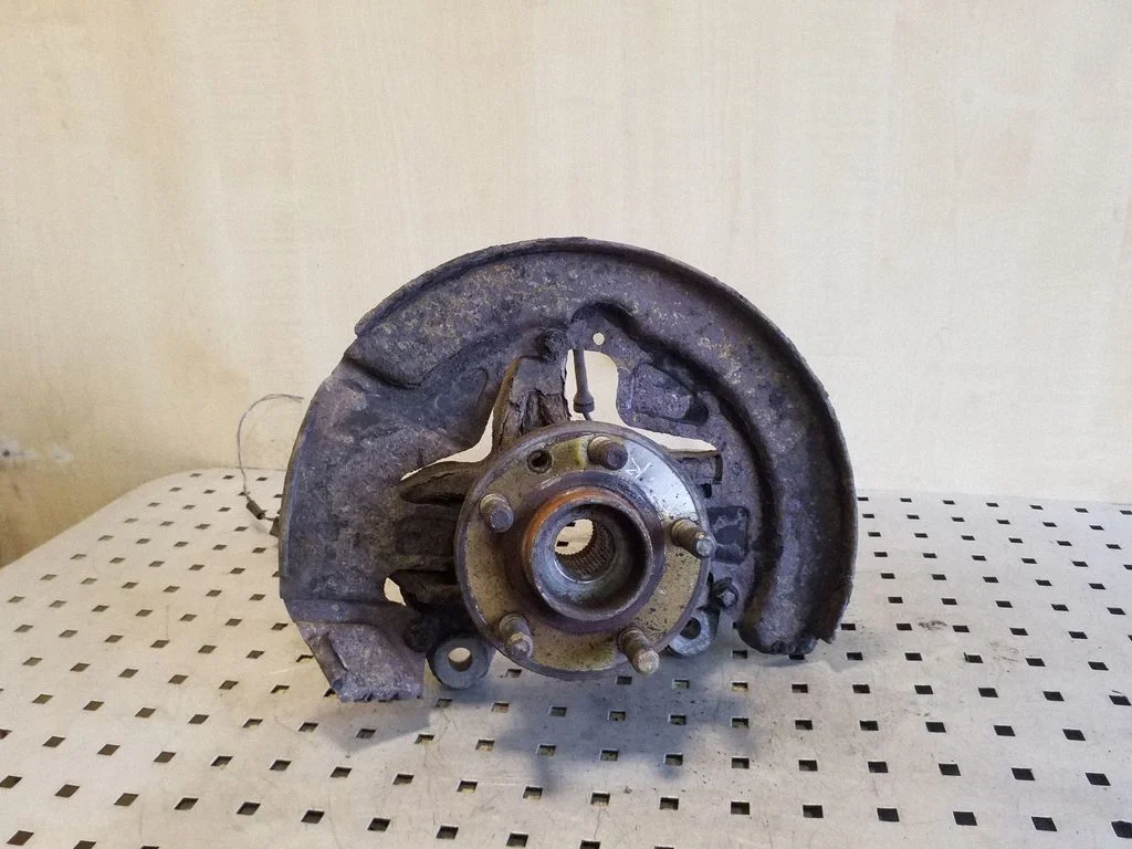 Front wheel hub – Land Rover Freelander 2 - LR2 (2007-2016)