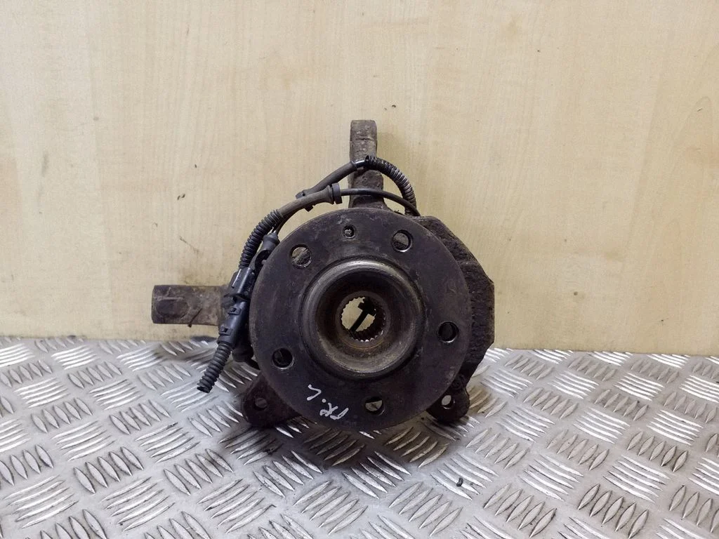 Front wheel hub – left