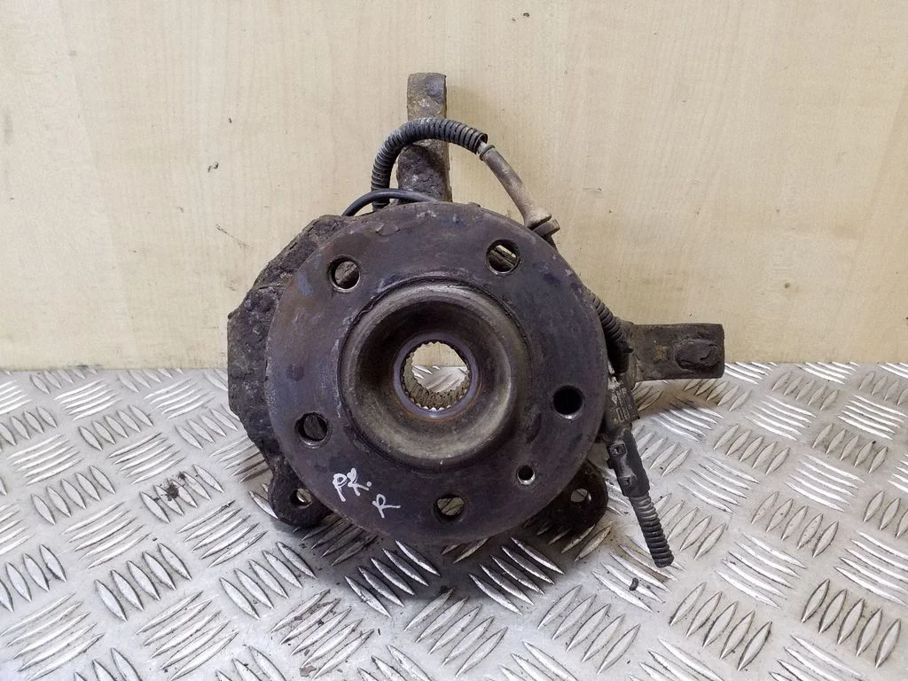 Front wheel hub – right
