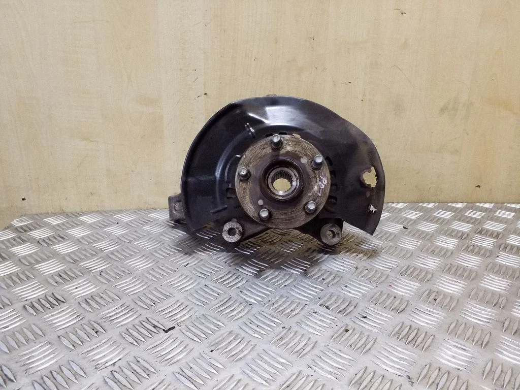 Front wheel hub – left