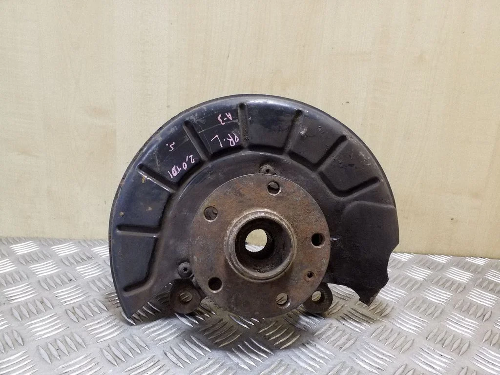 Front wheel hub – left
