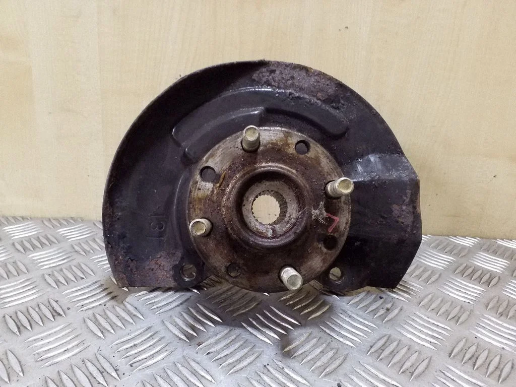 Front wheel hub – left