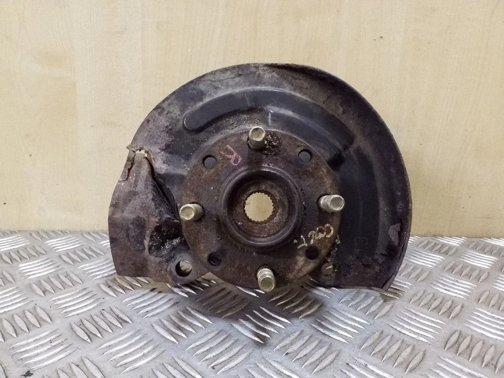 Front wheel hub – right