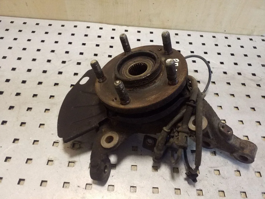Front wheel hub – left