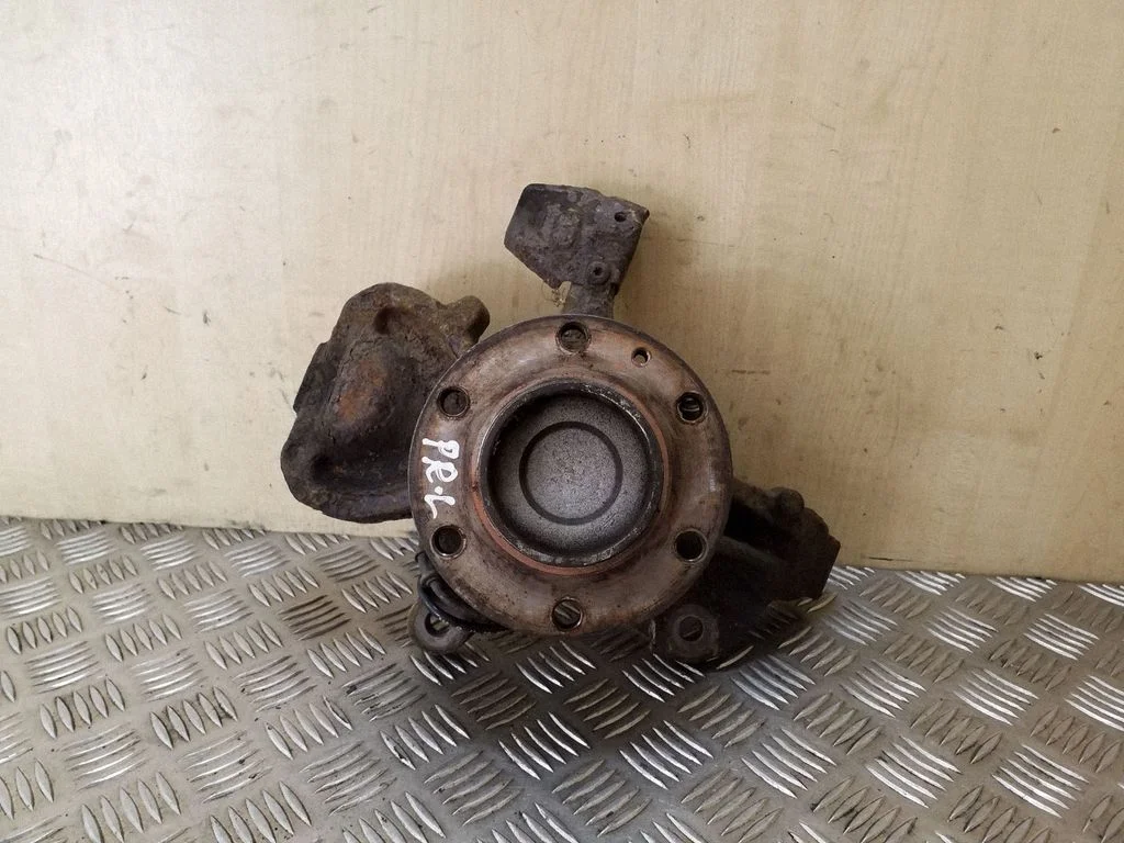 Front wheel hub A9065400317