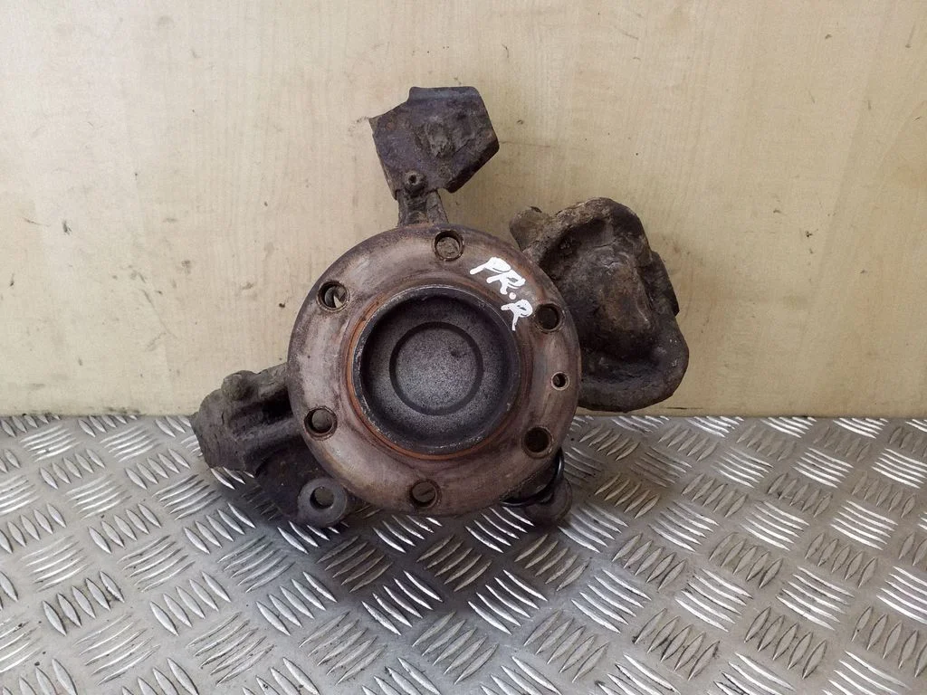 Front wheel hub A9065400317