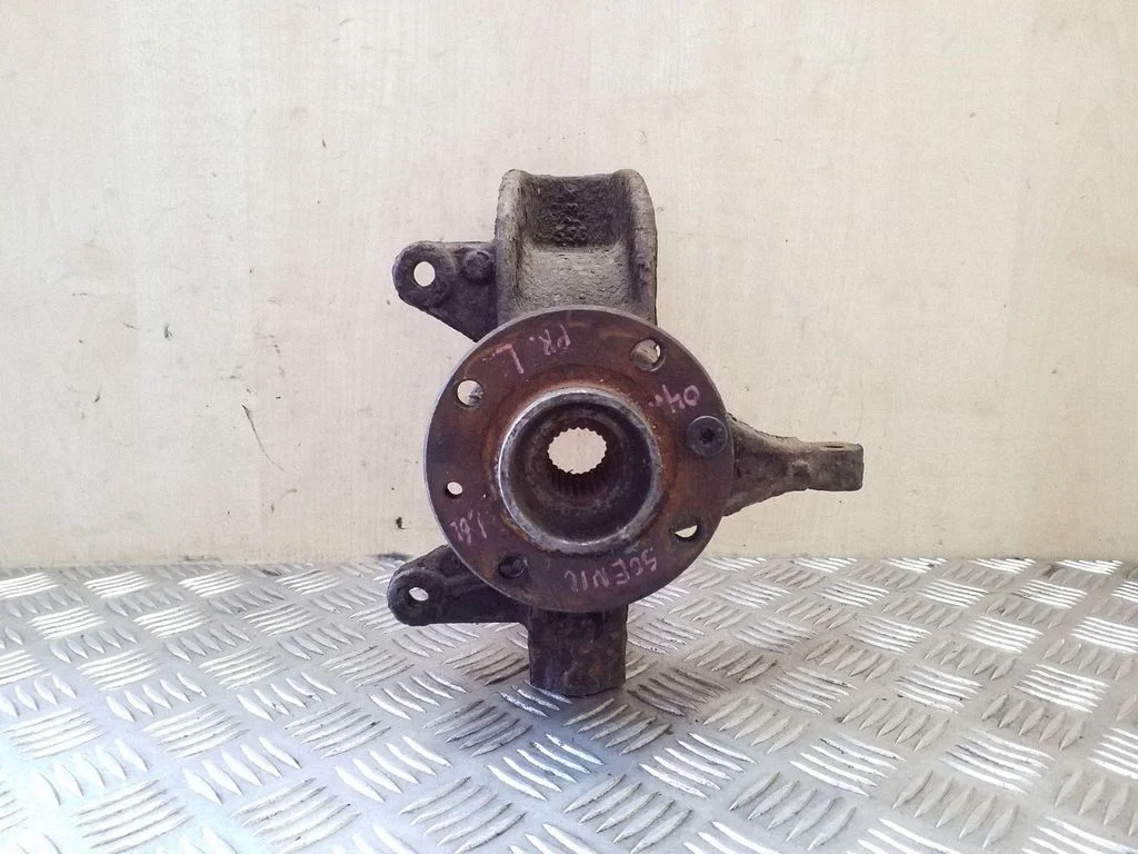 Front wheel hub – left