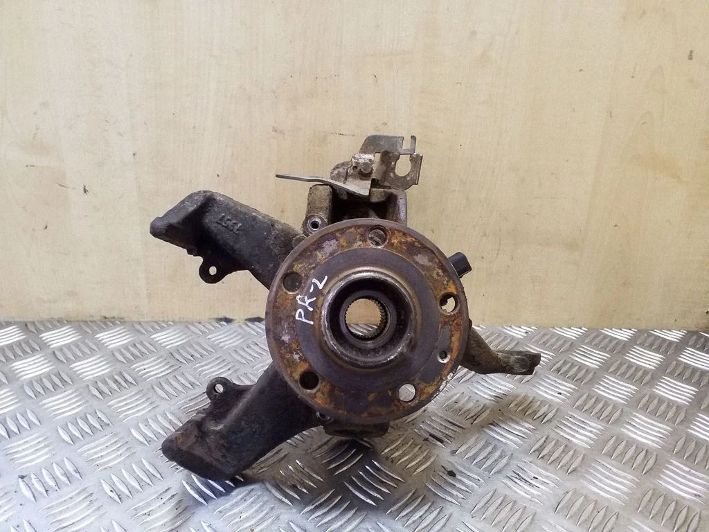 Front wheel hub – left