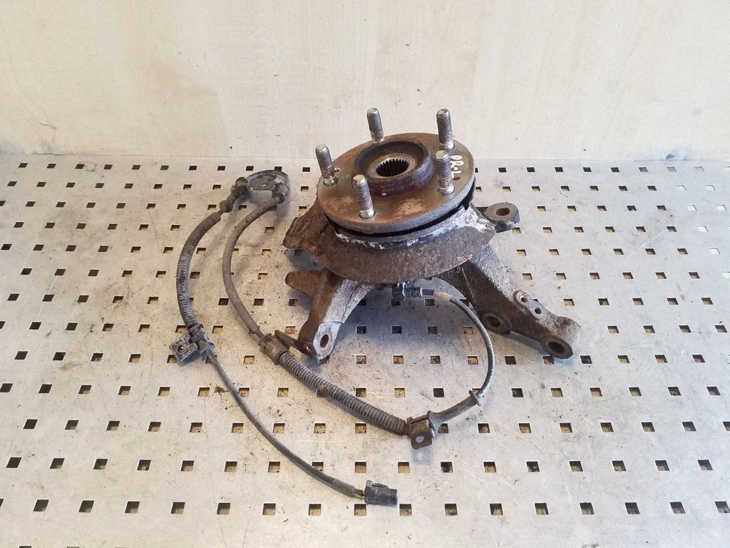 Front wheel hub – left