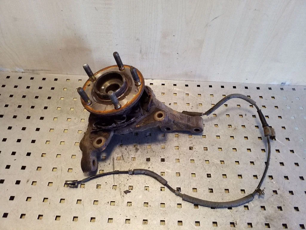 Front wheel hub – left