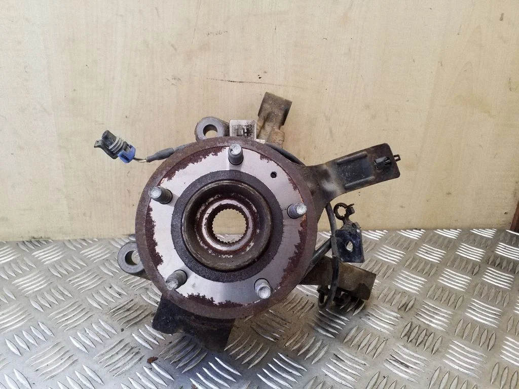 Front wheel hub – left