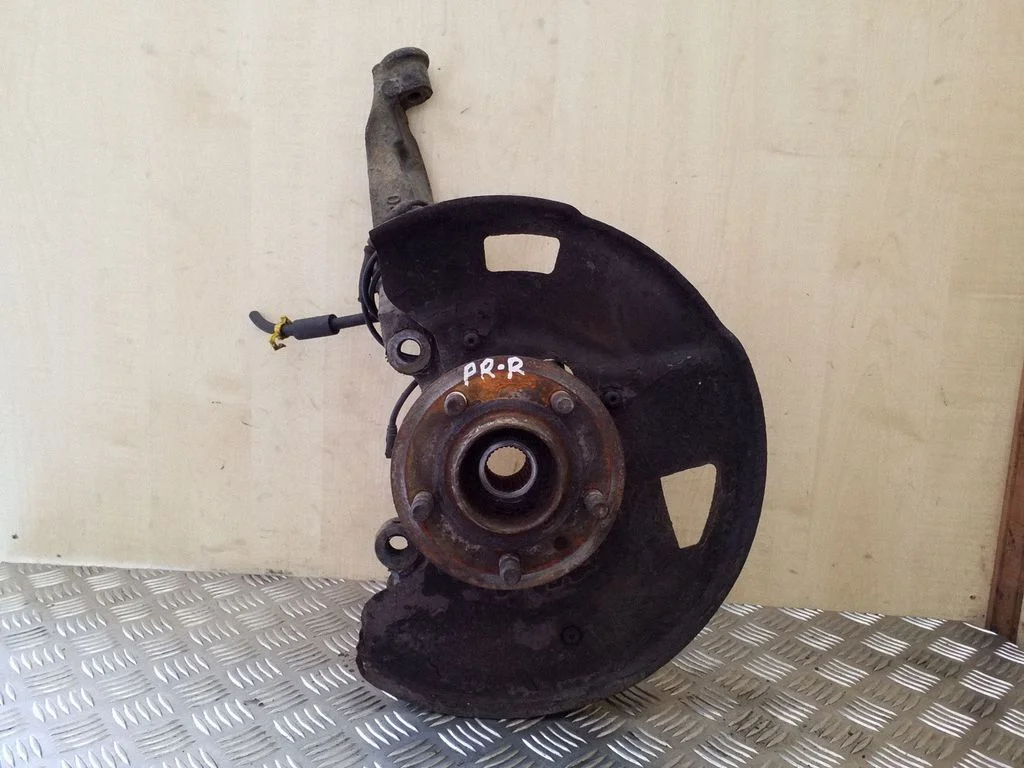 Front wheel hub RUB500120