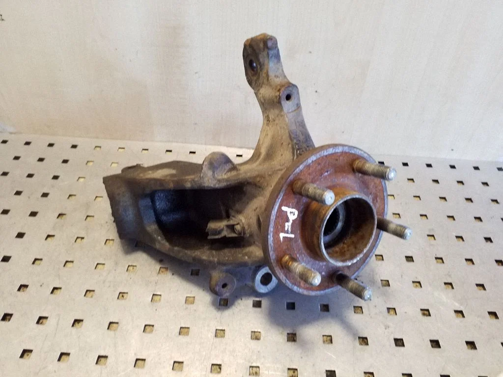 Front wheel hub AV613K171