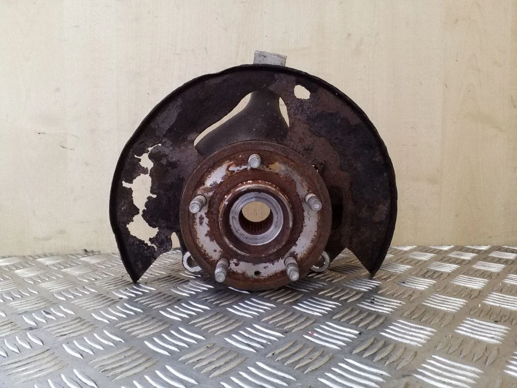 Front wheel hub – right