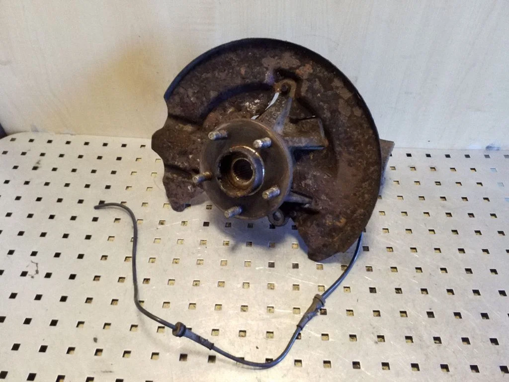 Front wheel hub – right