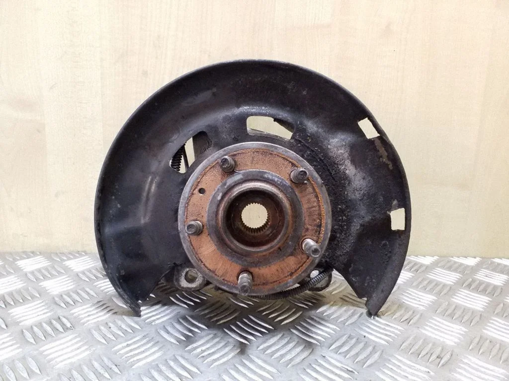 Front wheel hub – left