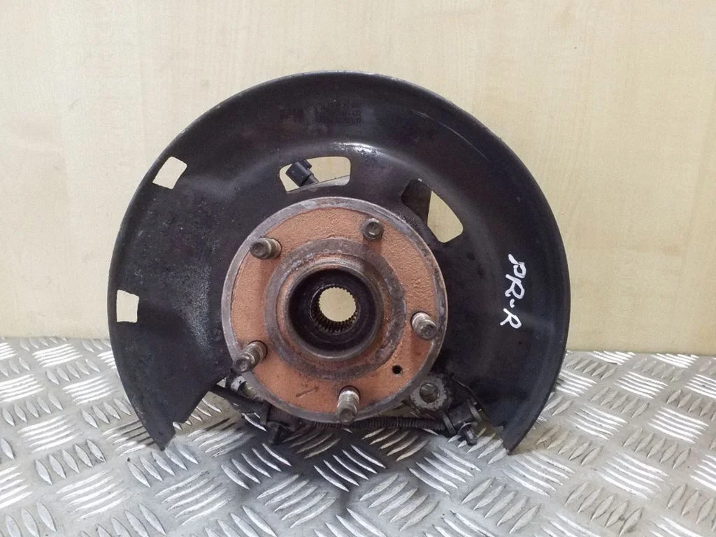 Front wheel hub – right
