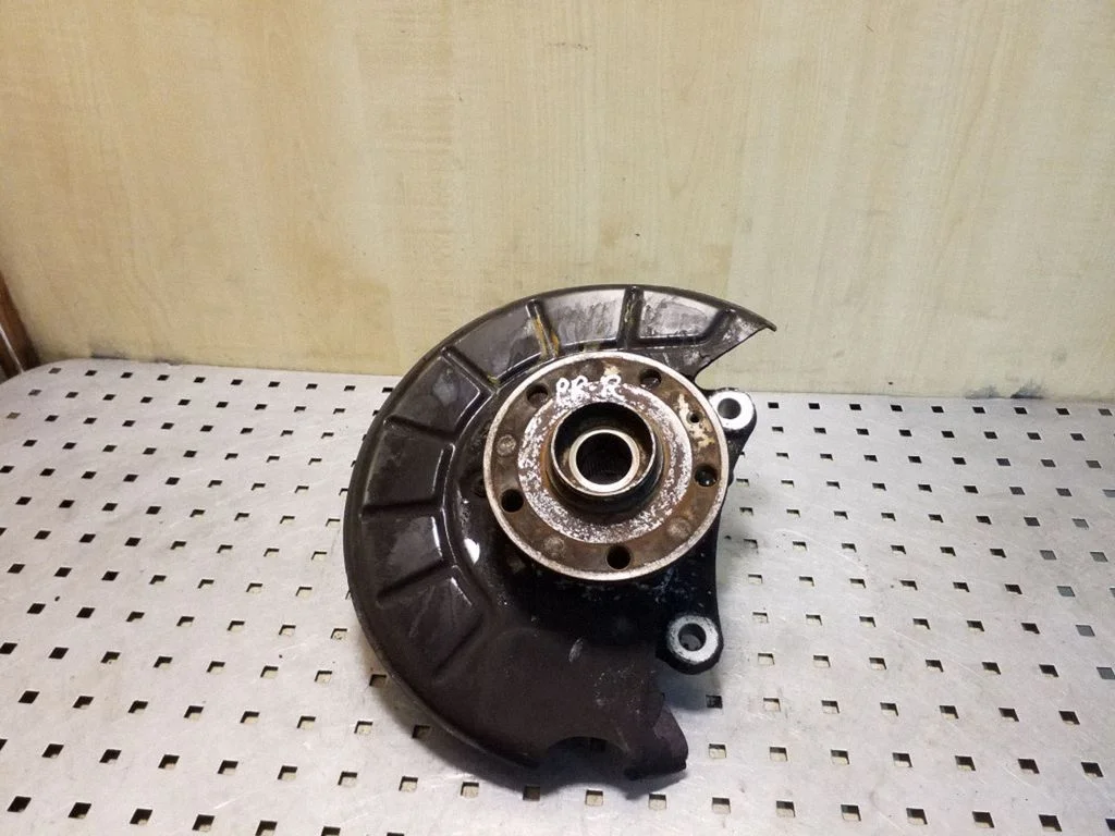 Front wheel hub – right