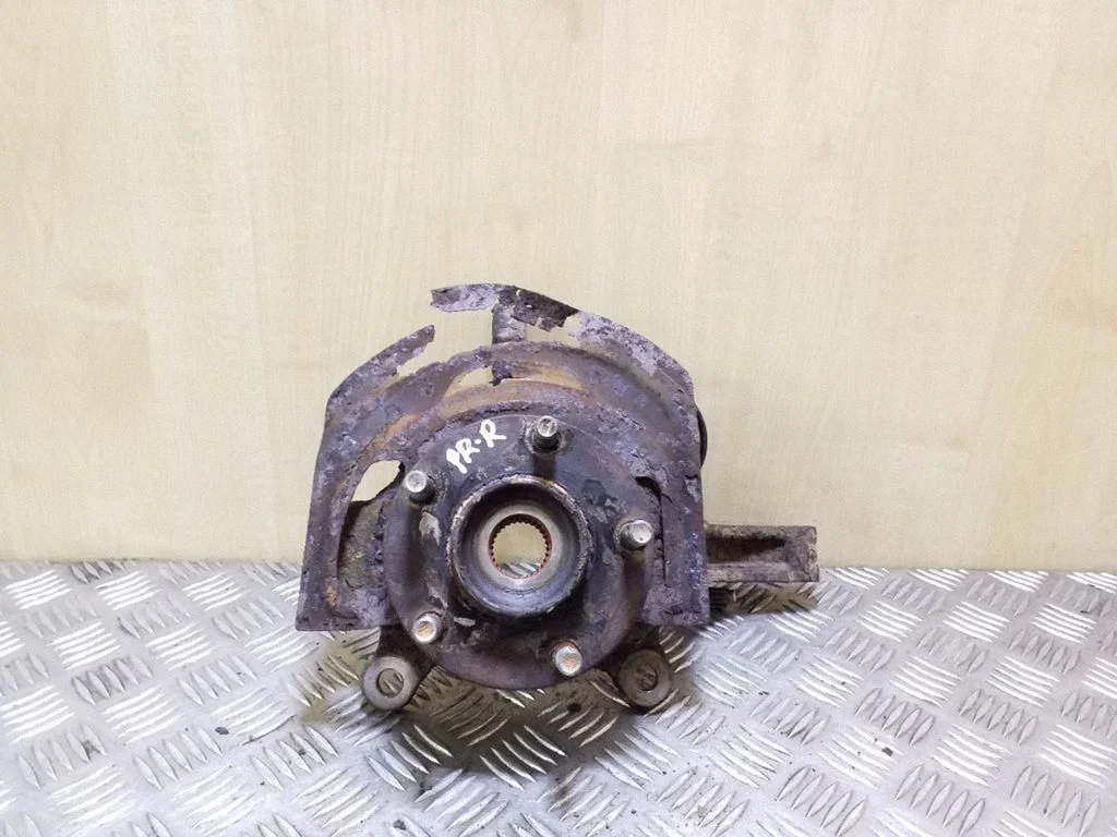 Front wheel hub – right