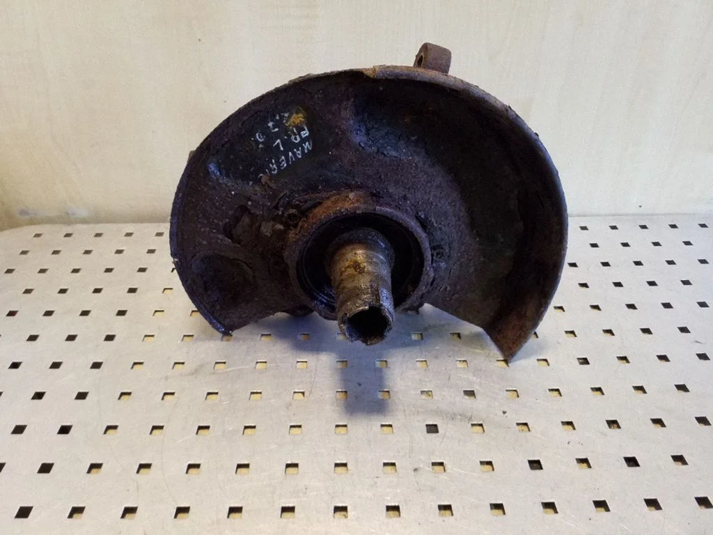 Front wheel hub – left