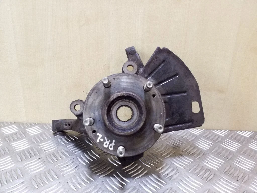Front wheel hub – left