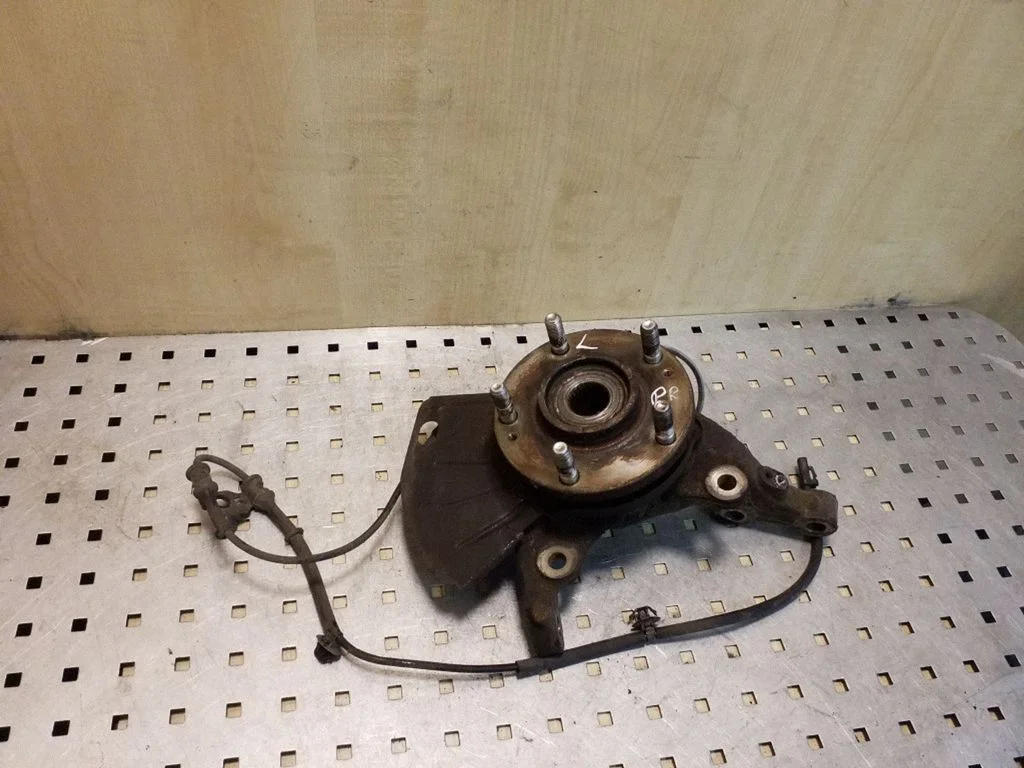 Front wheel hub – left