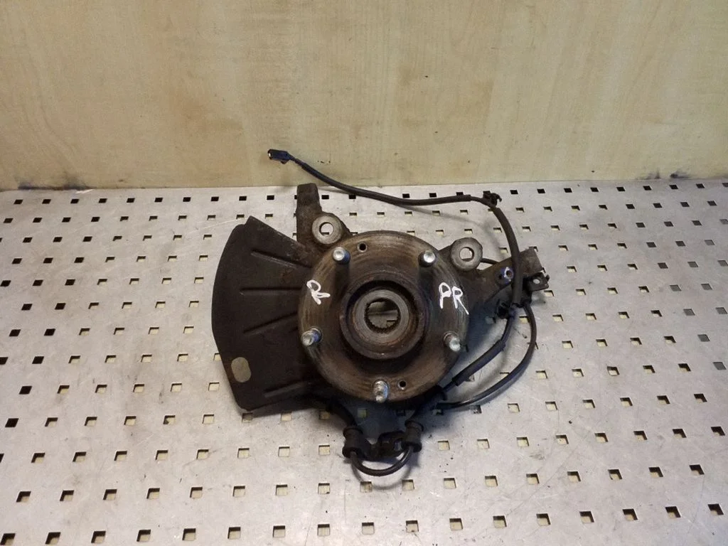 Front wheel hub – right