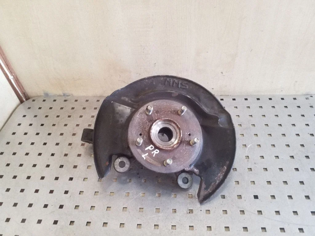 Front wheel hub – left