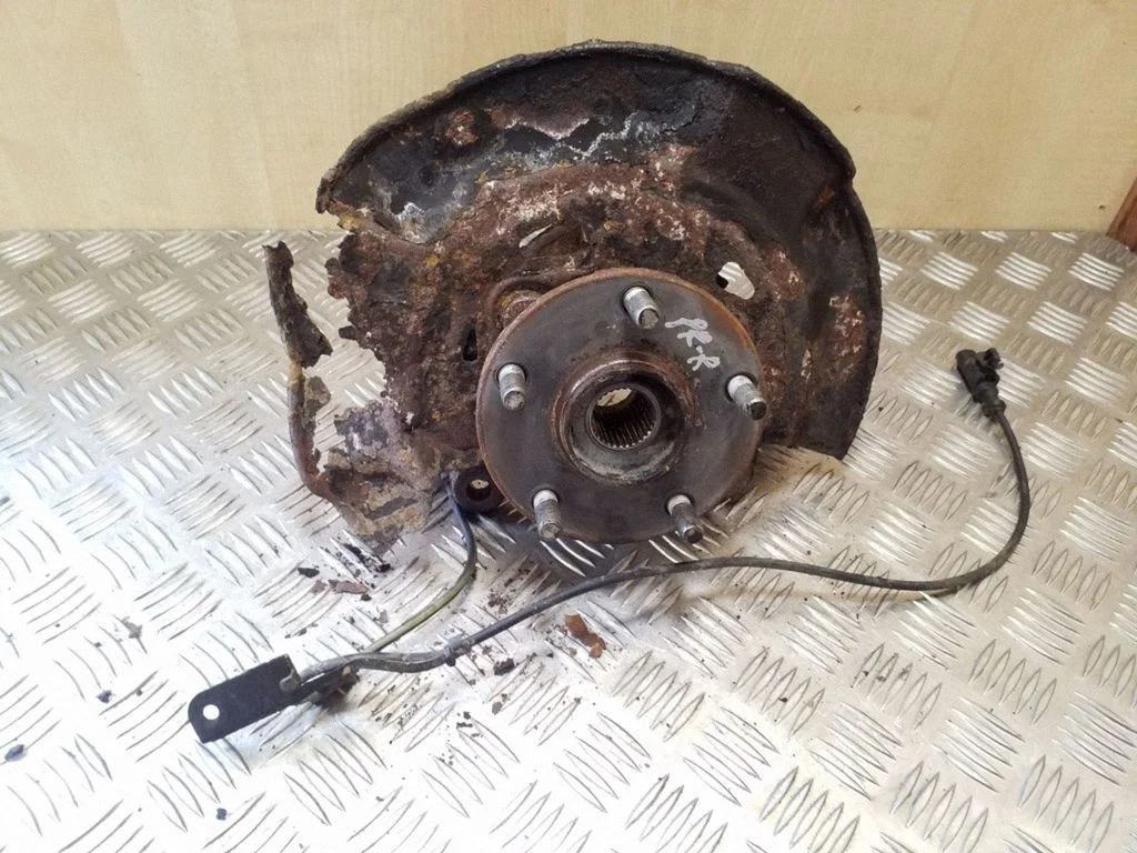 Front wheel hub – right