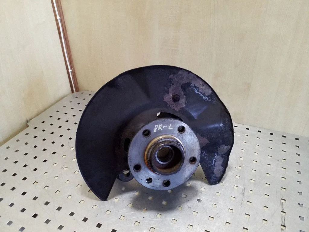 Front wheel hub 7H0257D