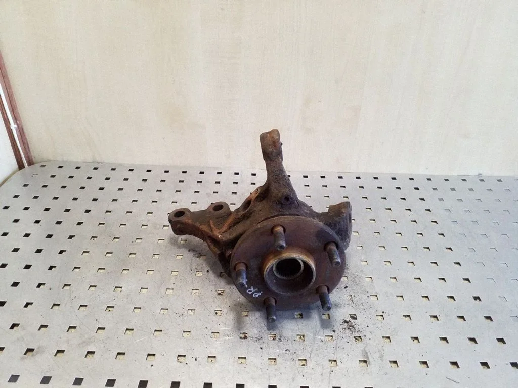 Front wheel hub – left