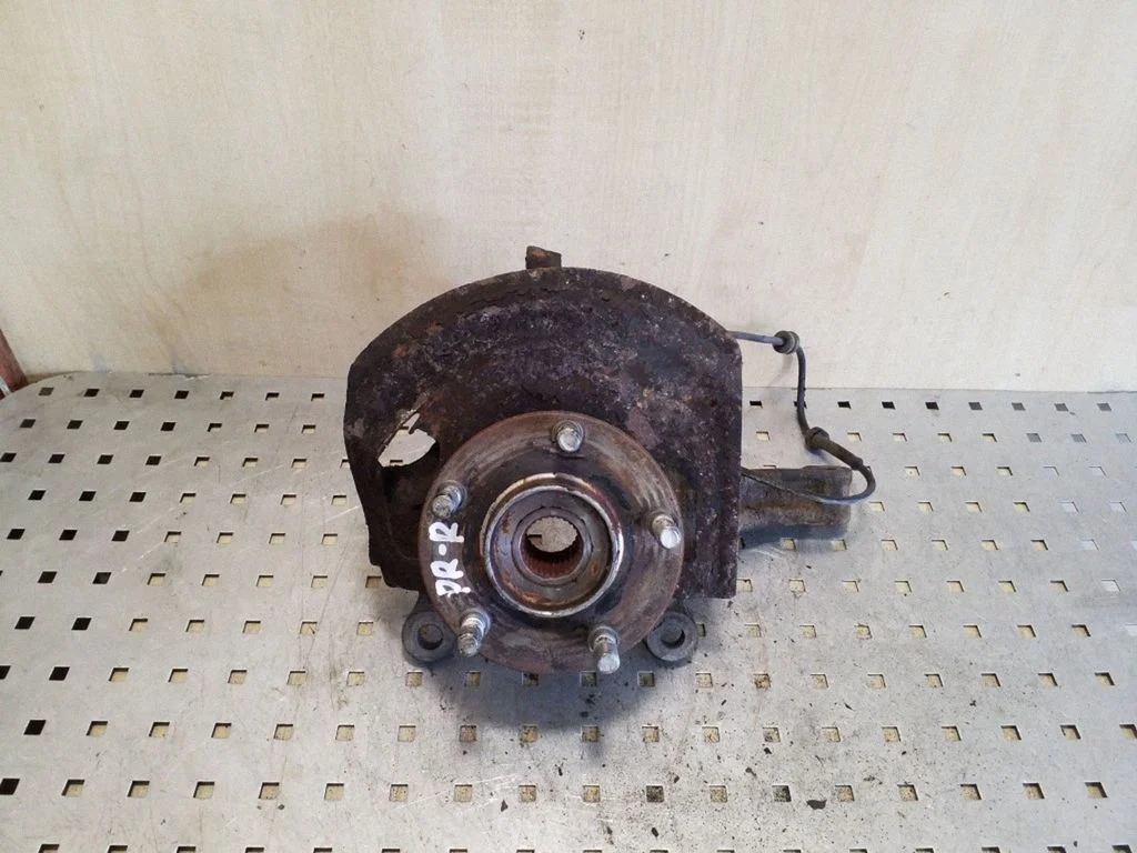 Front wheel hub 40014JD040