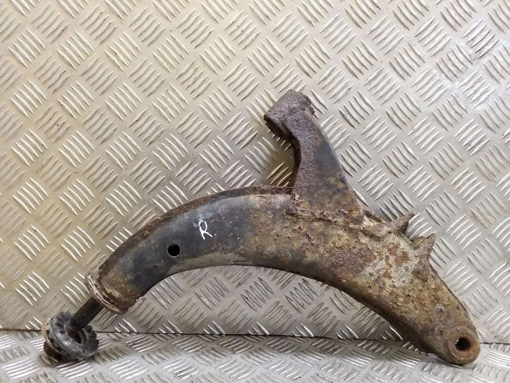 Front control arm – right