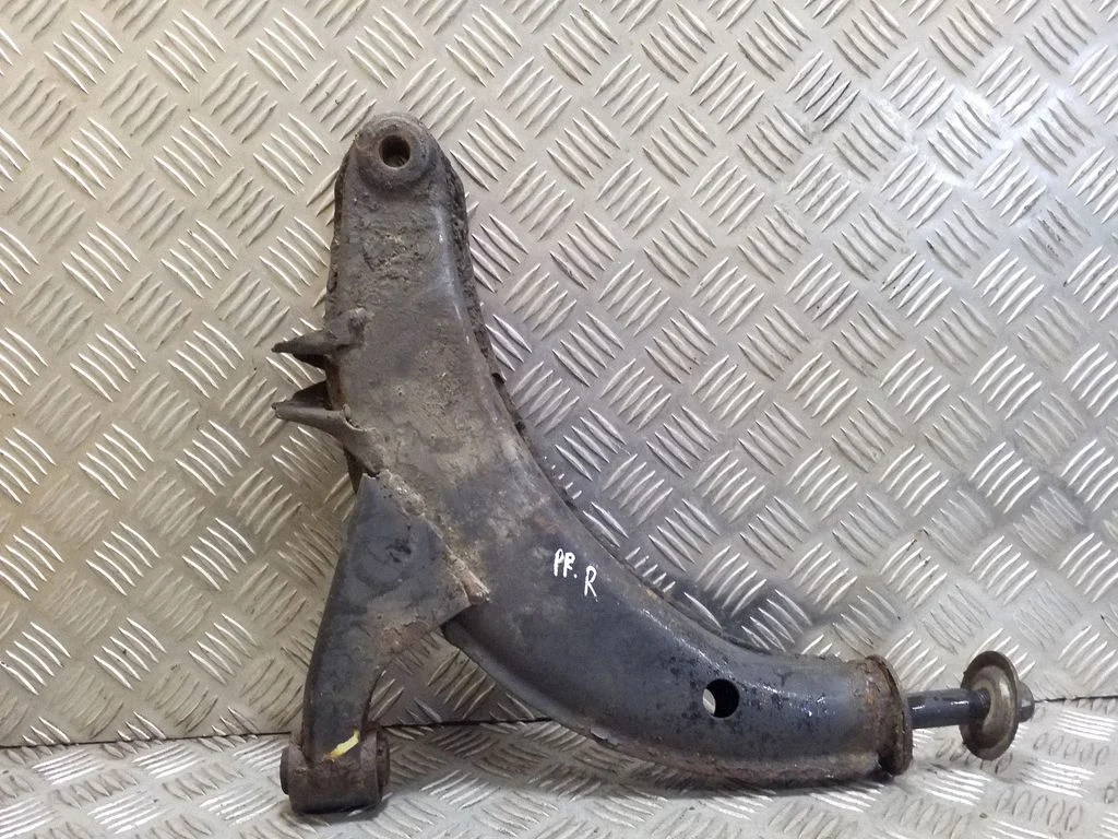 Front control arm – right