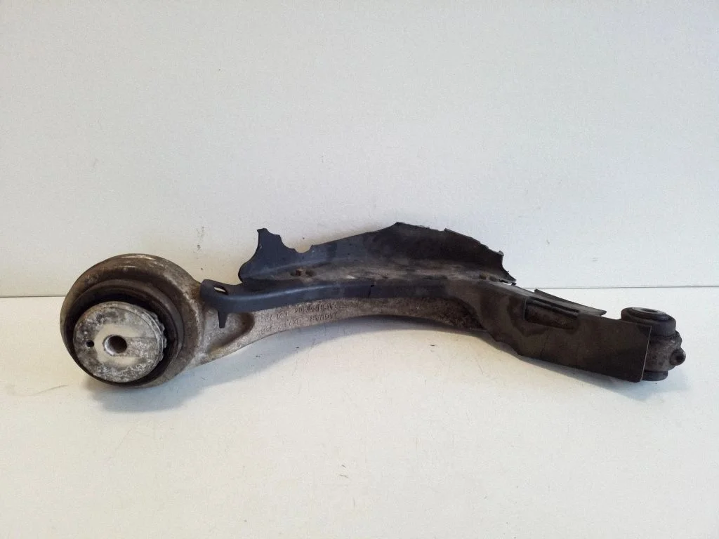 Front control arm – right