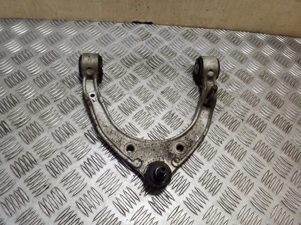 Front control arm – left