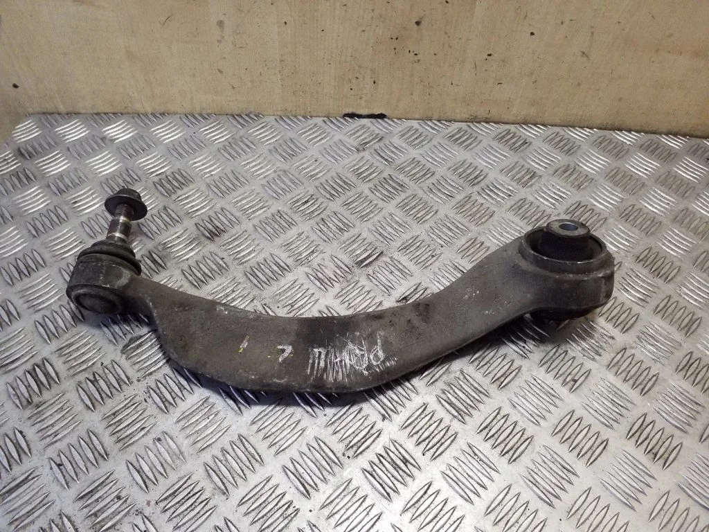 Front control arm – left