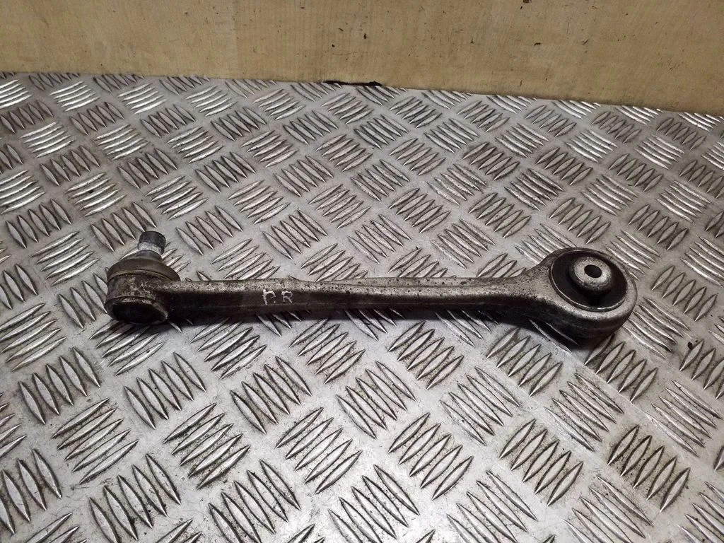 Front control arm – right