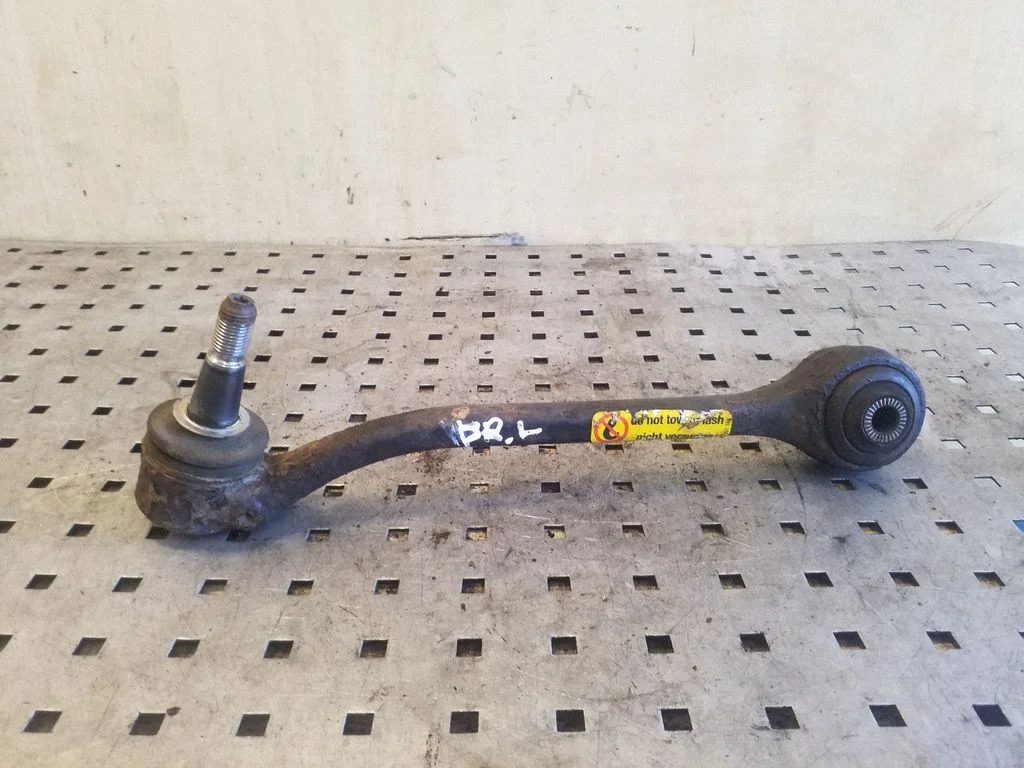 Front control arm – left