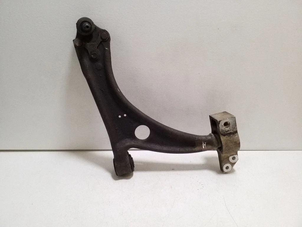 Front lower control arm/wishbone – right