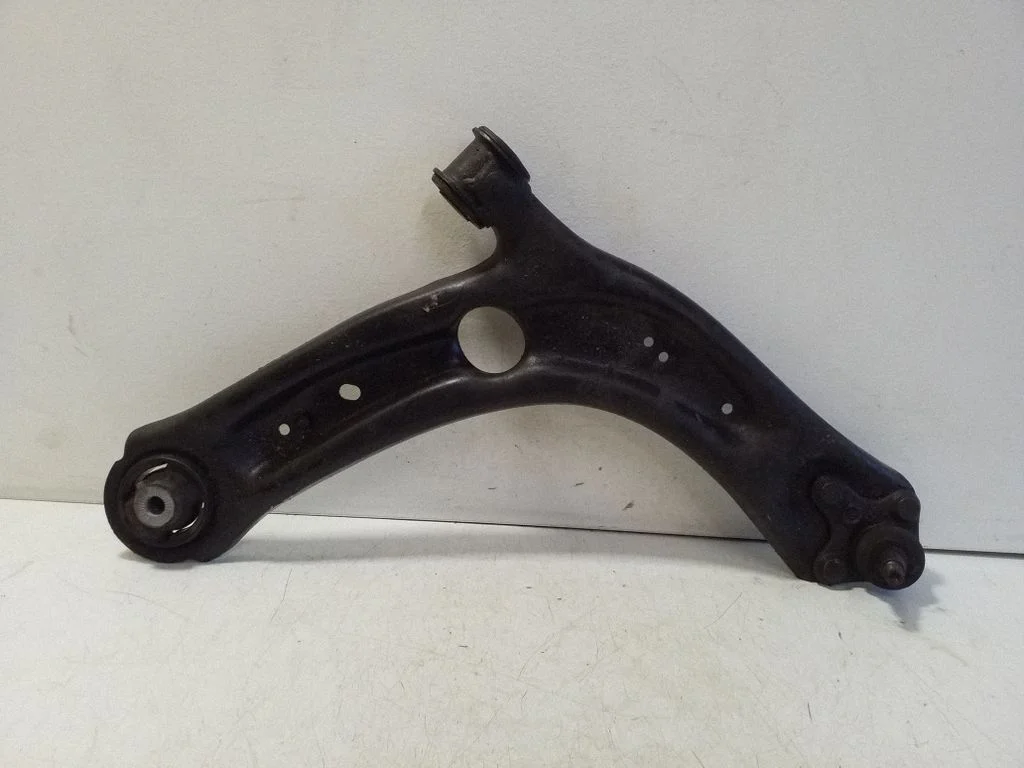Front lower control arm/wishbone – right