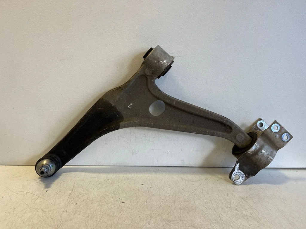 Front lower control arm/wishbone – left
