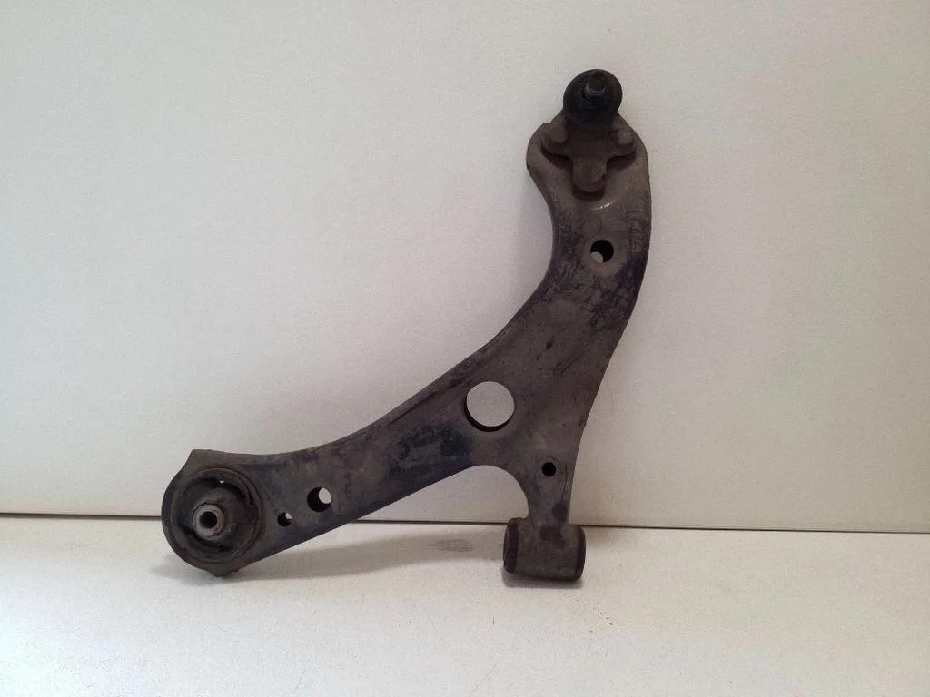 Front lower control arm/wishbone – left