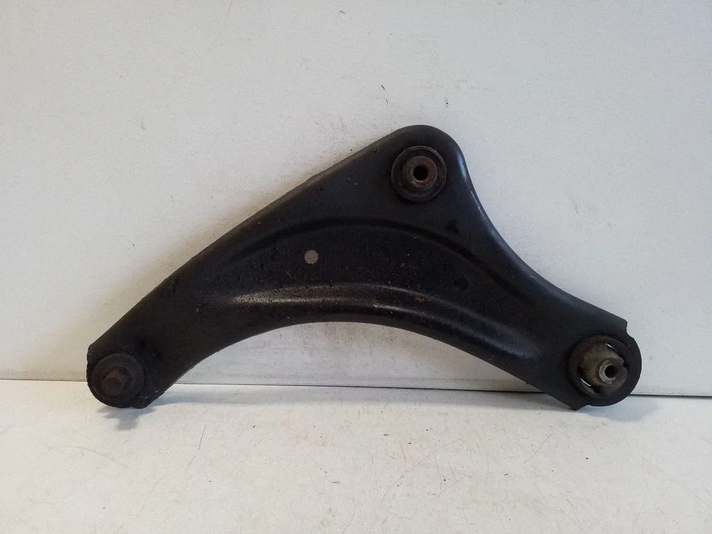 Front lower control arm/wishbone – Nissan Leaf I (ZE0) (2010-2017)