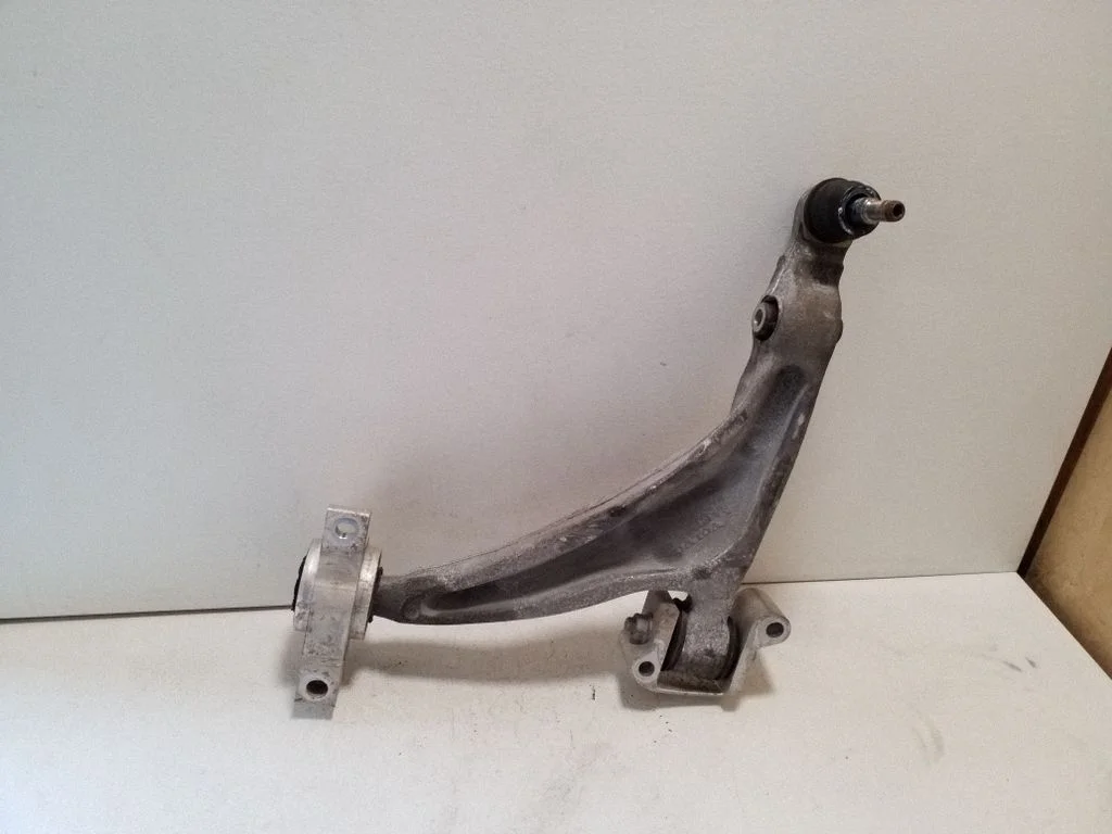 Front lower control arm/wishbone – right